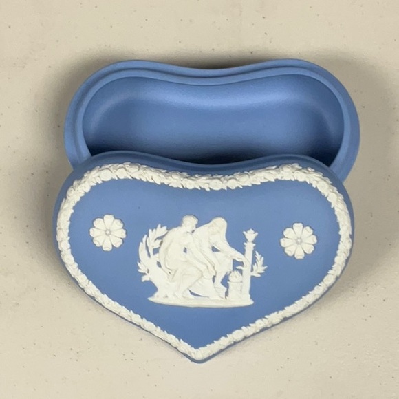 Wedgwood “Jasperware” Trinket Box - Picture 3 of 4